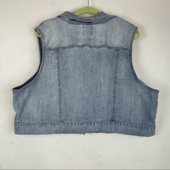 Torrid Distressed Denim Vest Light Wash Size 3 - Picture 4 of 8